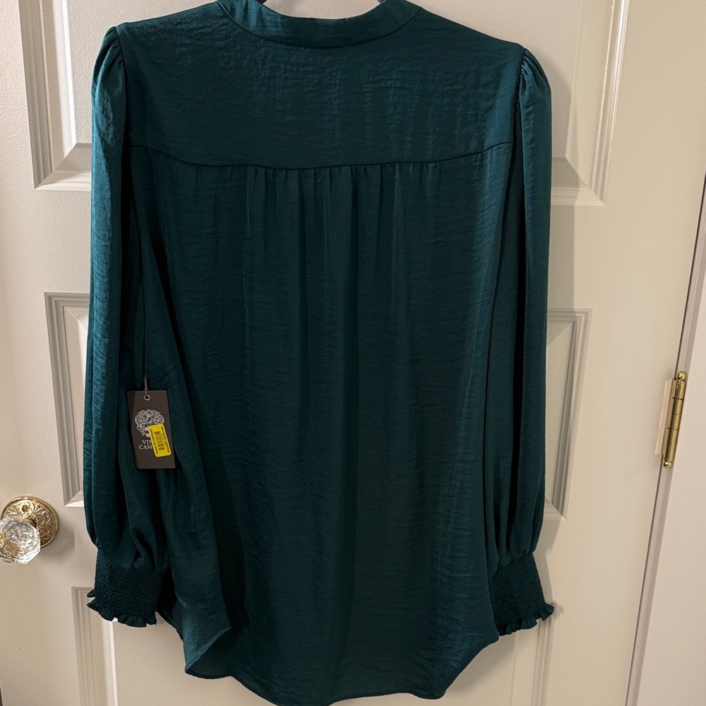 Vince Camuto Beautiful Deep Green V-Neck Long Sleeve Blouse- NWT - Picture 2 of 5
